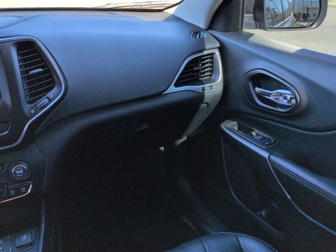 Used 2021 Jeep Cherokee Latitude Lux w/ Sun & Sound Group image 16