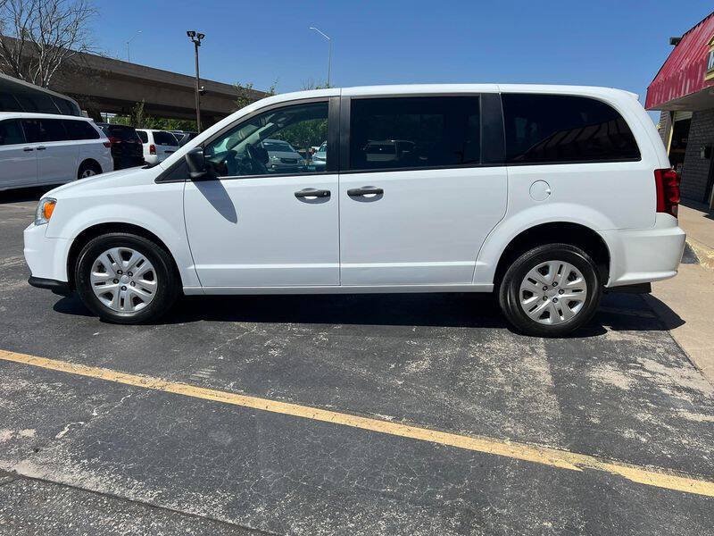 Used 2020 Dodge Grand Caravan SE w/ UConnect Hands-Free Group FWD image 5