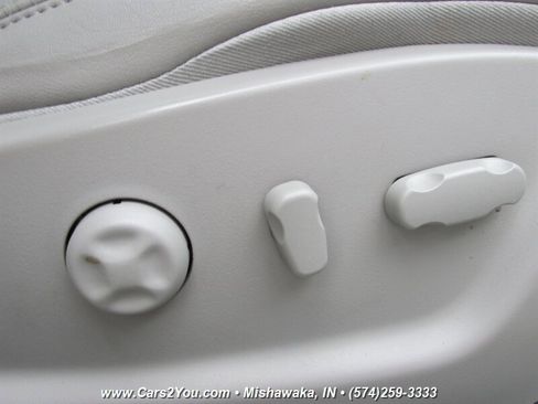 Used 2010 Cadillac DTS Luxury image 24