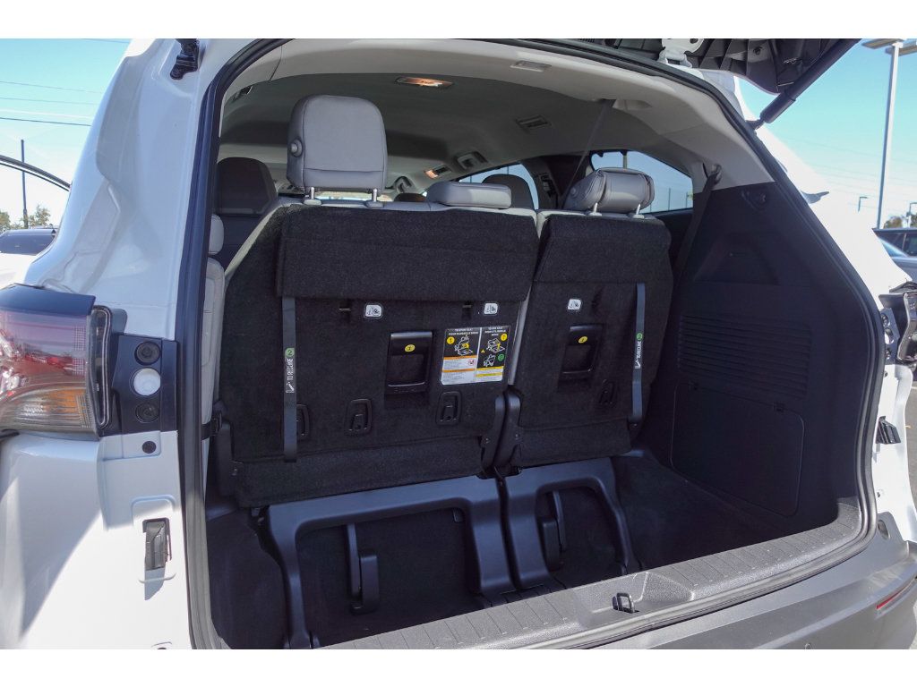 Certified 2026 Toyota Sienna XLE FWD image 24