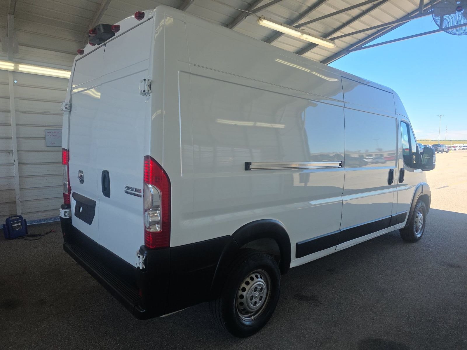 Used 2025 RAM ProMaster 3500 w/ Convenience Group FWD image 3