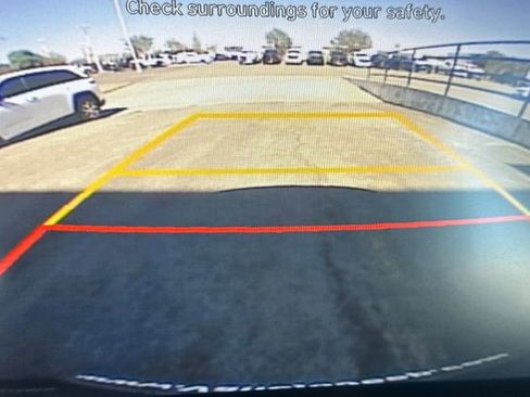 Used 2022 Hyundai Venue SEL image 21