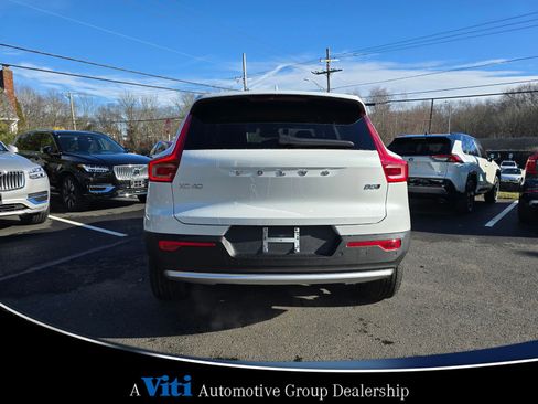 Used 2025 Volvo XC40 B5 Core w/ Protection Package Premier image 7