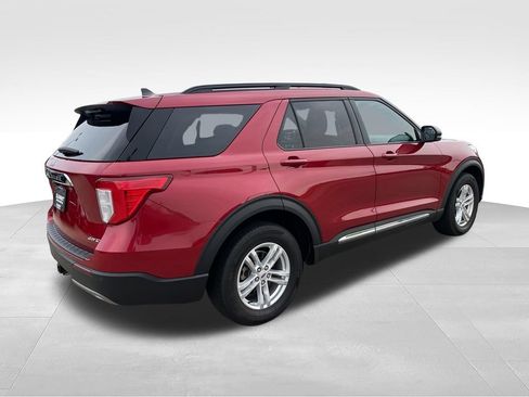 Used 2023 Ford Explorer XLT w/ Equipment Group 202A AWD/4WD image 4