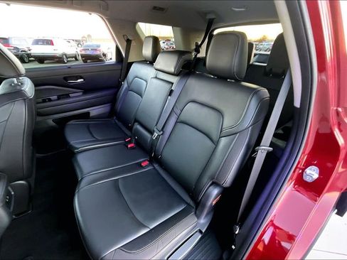 Used 2022 Nissan Pathfinder SL image 32