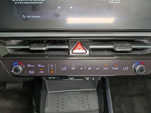 Used 2024 Kia Niro EX FWD image 31