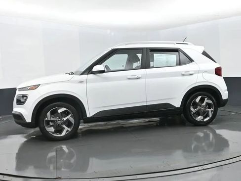 Used 2025 Hyundai Venue SEL image 5