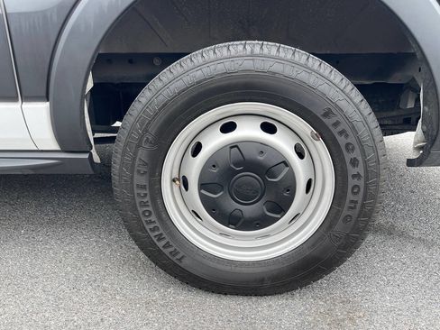 Used 2022 Ford Transit 150 Low Roof RWD image 10