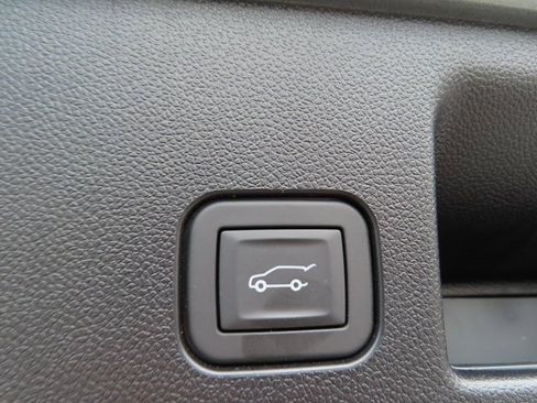 Certified 2025 Chevrolet Equinox EV LT w/ Convenience Package image 33