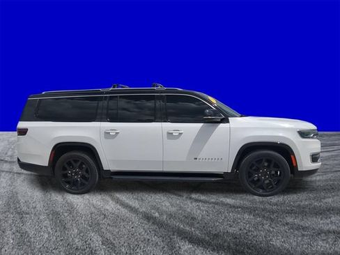 Used 2023 Jeep Wagoneer L Series II w/ Premium Group I AWD/4WD image 3