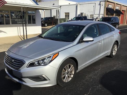 Used 2016 Hyundai Sonata SE image 3