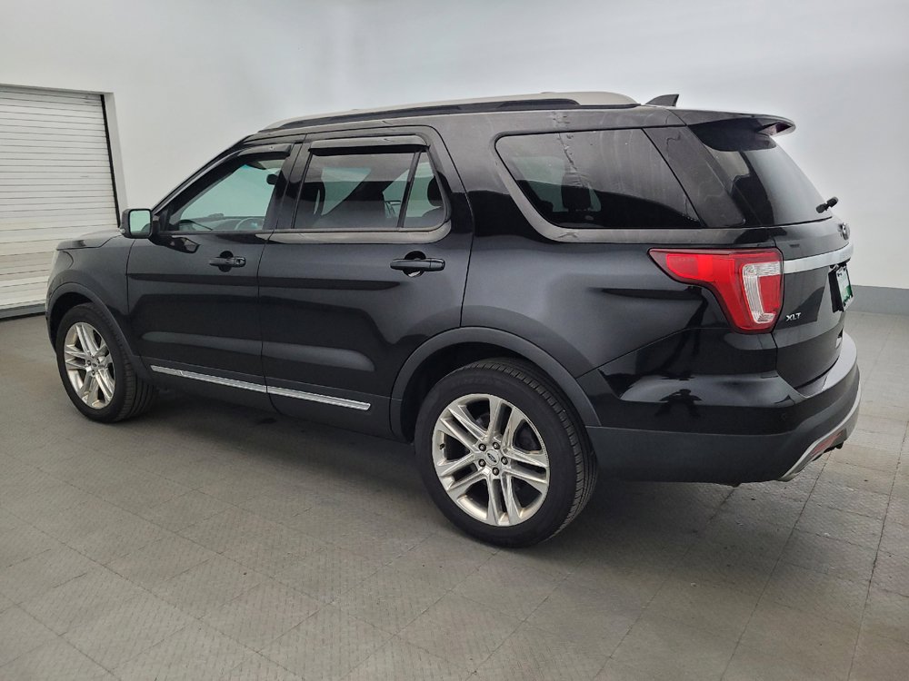 Used 2017 Ford Explorer XLT w/ Equipment Group 202A AWD/4WD image 3