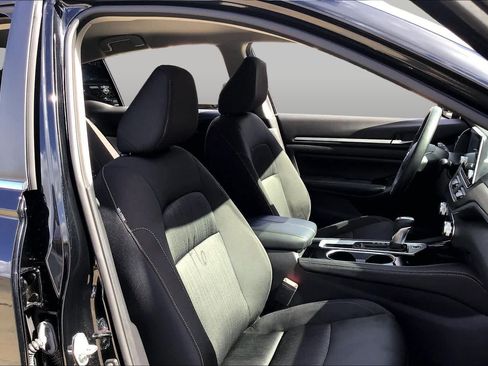 Certified 2023 Nissan Altima 2.5 SV FWD image 9