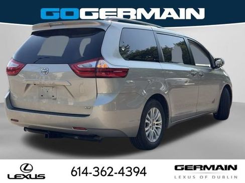 Used 2015 Toyota Sienna XLE FWD image 6