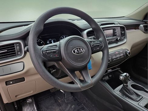Used 2016 Kia Sorento LX image 24