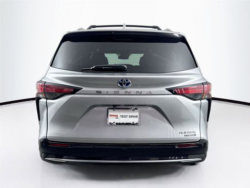 Certified 2021 Toyota Sienna Platinum image 13