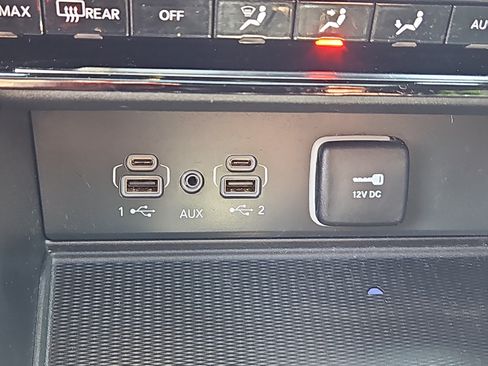 Used 2023 Jeep Grand Cherokee Altitude AWD/4WD image 11