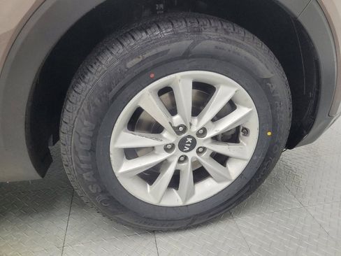Used 2020 Kia Sorento LX FWD image 31
