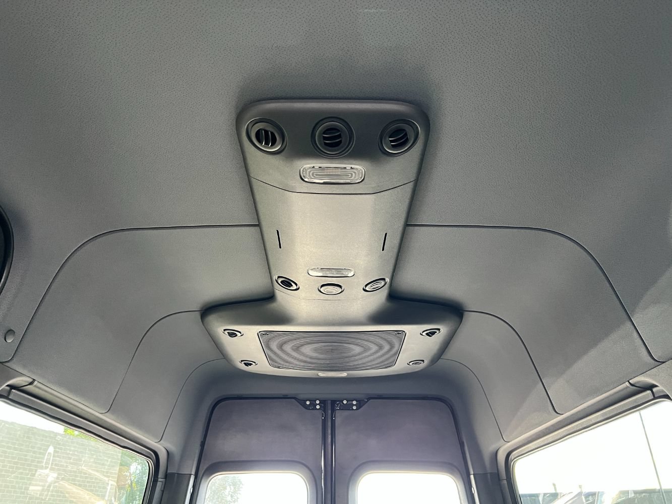 Used 2025 Mercedes-Benz Sprinter 2500 image 28