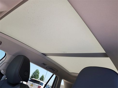 New 2025 Volkswagen Tiguan SE image 26