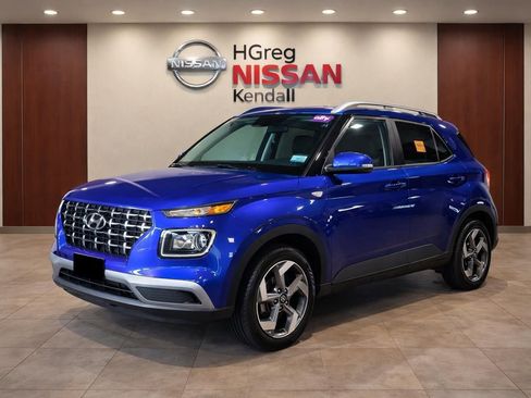 Used 2022 Hyundai Venue SEL image 3