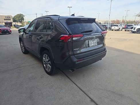 Used 2019 Toyota RAV4 XLE Premium image 6