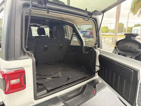 Used 2020 Jeep Wrangler Unlimited Sahara w/ Safety Group AWD/4WD image 32