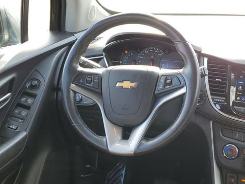 Used 2018 Chevrolet Trax LT w/ LT Convenience Package AWD/4WD image 13