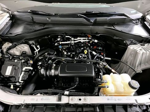 Used 2023 Ford Explorer XLT w/ Equipment Group 202A image 9