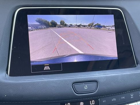 Used 2023 Cadillac XT4 Luxury w/ Cold Weather Package FWD image 18