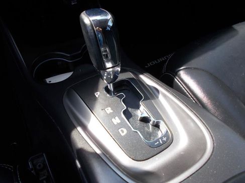 Used 2017 Dodge Journey Crossroad w/ Popular Equipment Group FWD image 31
