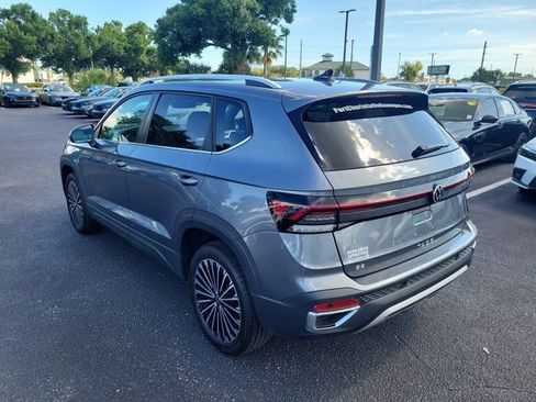 Certified 2025 Volkswagen Taos SE FWD image 31