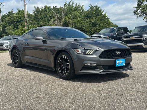 Used 2017 Ford Mustang Coupe RWD image 28