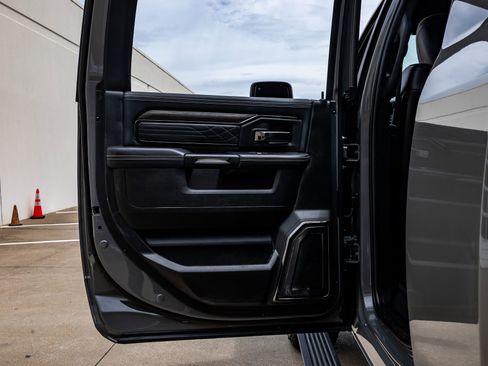 Used 2025 RAM 3500 Limited AWD/4WD image 37