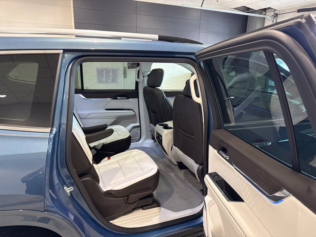 Used 2024 GMC Acadia Denali w/ LPO, Floor Liner Package AWD/4WD image 13