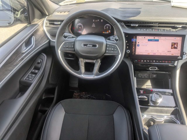 New 2027 Jeep Grand Cherokee Altitude AWD/4WD image 15