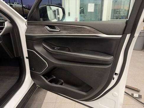 Used 2024 Jeep Grand Cherokee Limited 4xe image 27