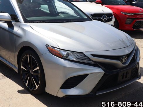 Used 2019 Toyota Camry XSE image 4
