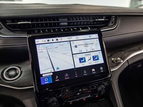 Used 2023 Jeep Grand Cherokee L Limited w/ Black Appearance Package image 29