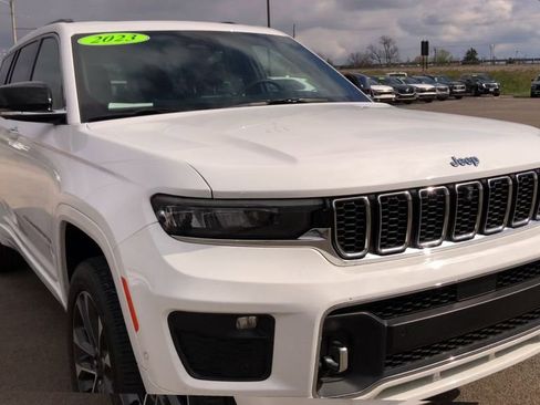 Used 2023 Jeep Grand Cherokee L Overland w/ Advanced Protech Group III AWD/4WD image 3