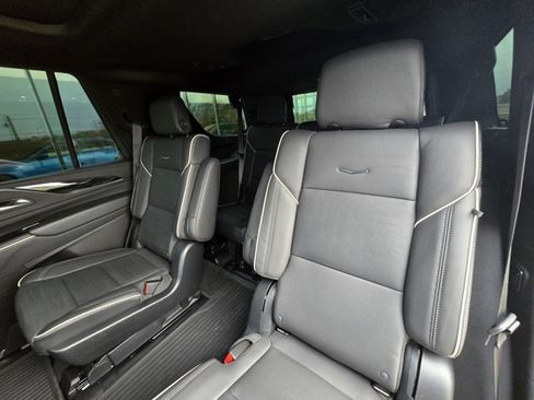 Used 2023 Cadillac Escalade Sport w/ LPO, ONYX Package image 16