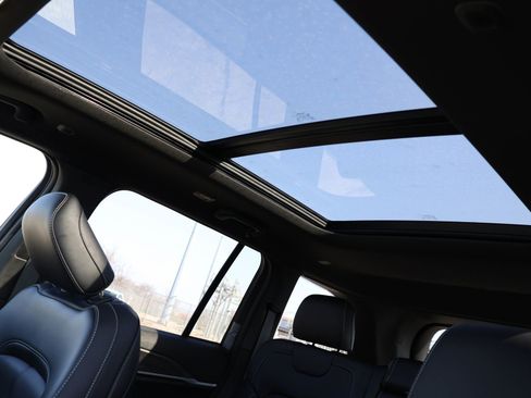 New 2025 Jeep Grand Cherokee Limited w/ Black Appearance Package image 15