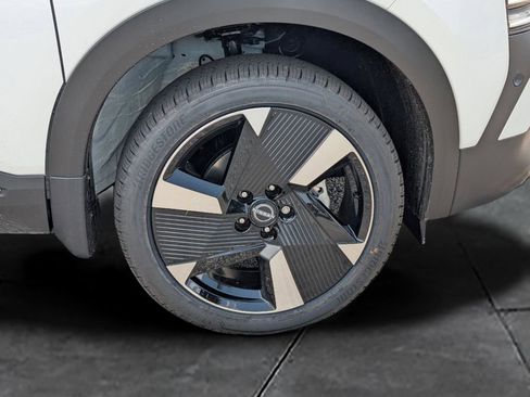 Used 2025 Nissan Kicks SR FWD image 12