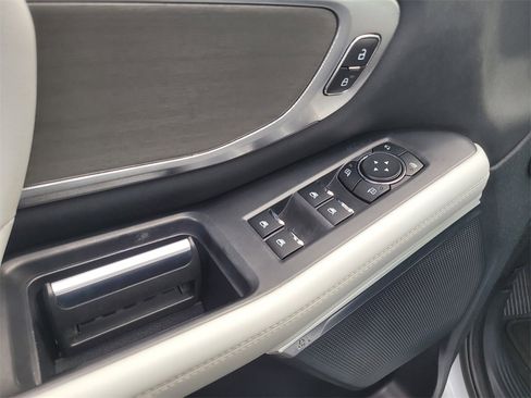 Used 2025 Ford Expedition Platinum image 18