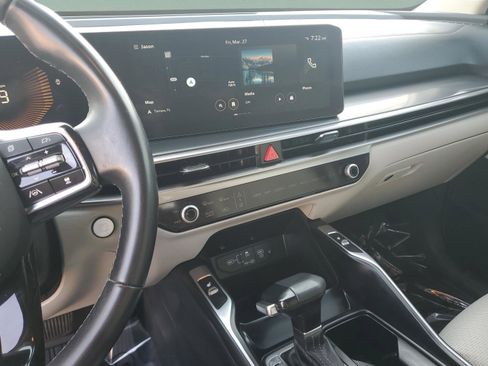 Certified 2025 Kia Sorento S image 27