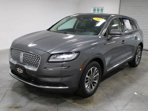 Used 2022 Lincoln Nautilus Reserve AWD/4WD image 4