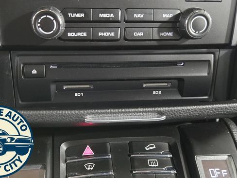 Used 2018 Porsche Macan AWD/4WD image 17
