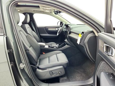 New 2026 Volvo XC40 B4 Plus w/ Climate Package image 18
