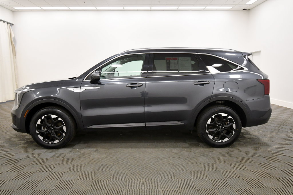 Certified 2024 Kia Sorento S w/ Panoramic Sunroof Package AWD/4WD image 4