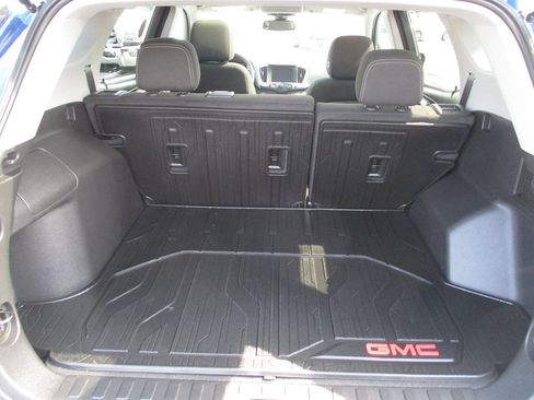 Used 2023 GMC Terrain SLE AWD/4WD image 11